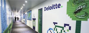 Imagen del interior de un edificio de Deloitte. Foto tomada de su cuenta de Facebook @ Deloitte México