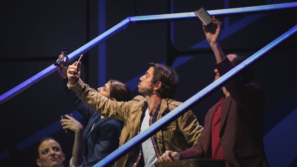 Diego Luna, en una función de Privacidad en el teatro Insurgentes. Foto: Cortesía Privacidad, dirigida por Francisco Franco