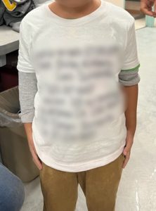 Polleros imprimen camisetas con datos personales de niños migrantes. Foto: Patrulla Fronteriza de El Paso, Texas