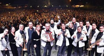 De Iztapalapa para el mundo. Los Ángeles Azules, en un concierto en noviembre en North Carolina por motivo de su 40° aniversario. Foto: Zamora Live