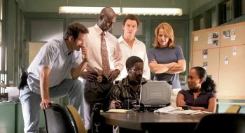 El policía Cedric Daniels y su equipo, en la serie de televisión The Wire (HBO).