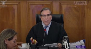 Sesión de la Segunda Sala de la Suprema Corte de México, del 18 de junio de 2025, cuando se votó el Amparo en Revisión 392/2023 sobre el artículo 307 TER del Código Fiscal de la Ciudad de México. En la imagen, Javier Laynez Potisek, presidente de la Sala. Fuente: Suprema Corte en YouTube
