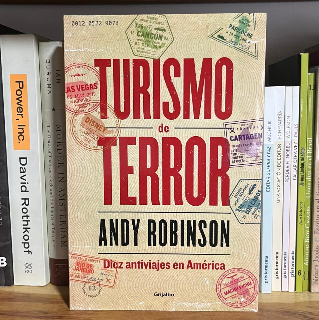 Portada de Turismo de terror. Diez antiviajes en América, de Andy Robinson (Grijalbo, 2025)