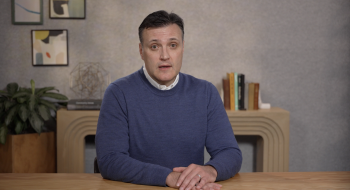 C.J. Mahoney, director jurídico de Meta, en un video sobre las nuevas medidas de protección para adolescentes en Instagram y Facebook.